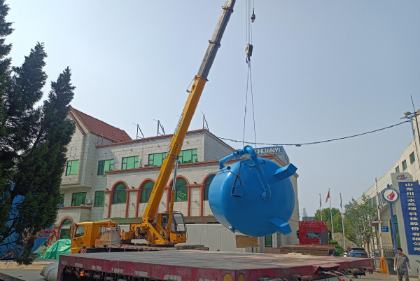 【川一股份】2套60T單級反滲透設備裝車發(fā)往新疆阿克蘇地區(qū)